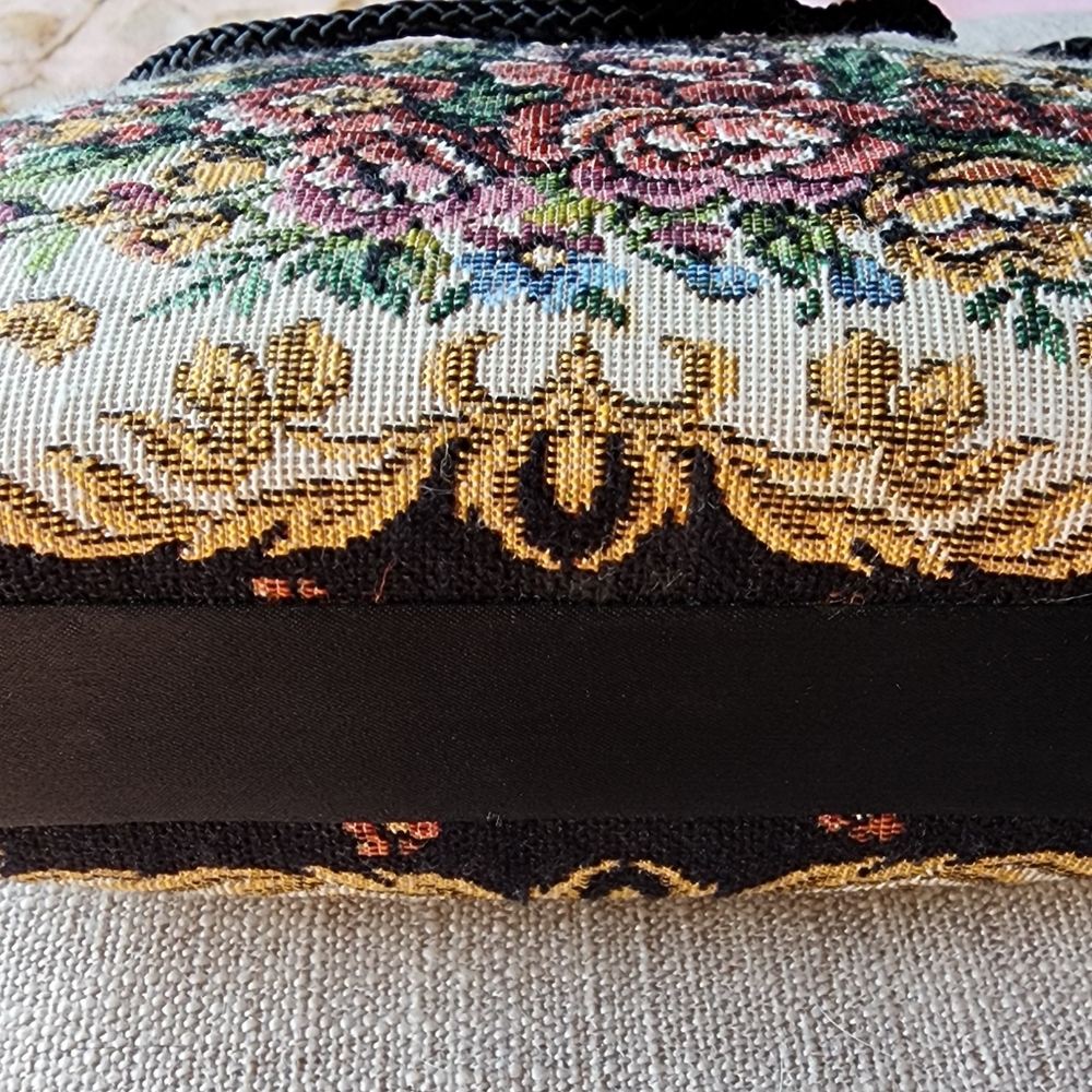 Vintage Regale Embroidered floral clutch with magnetic snap. Good used condition - Picture 3 of 5